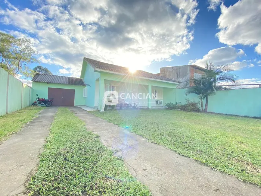 Foto 1 de Casa com 3 quartos à venda, 150m2 em Pé de Plátano, Santa Maria - RS
