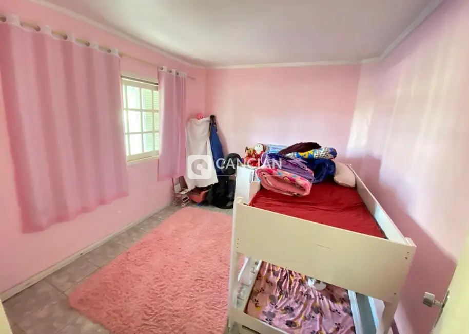 Casa com 3 quartos à venda, 150m2 em Pé de Plátano, Santa Maria - RS - imagem 6 Foto 6 de Casa com 3 quartos à venda, 150m2 em Pé de Plátano, Santa Maria - RS