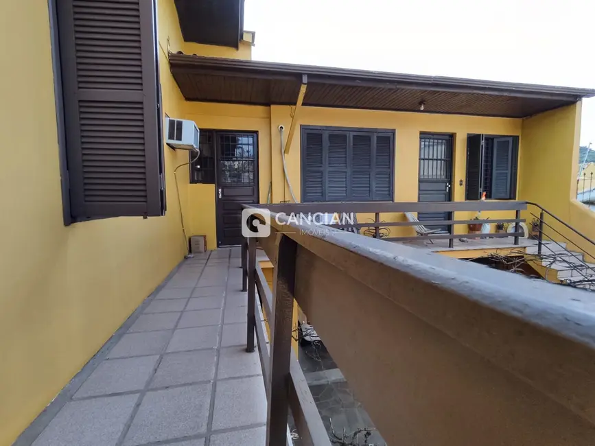 Foto 2 de Casa com 6 quartos à venda, 387m2 em Nossa Senhora do Perpétuo Socorro, Santa Maria - RS