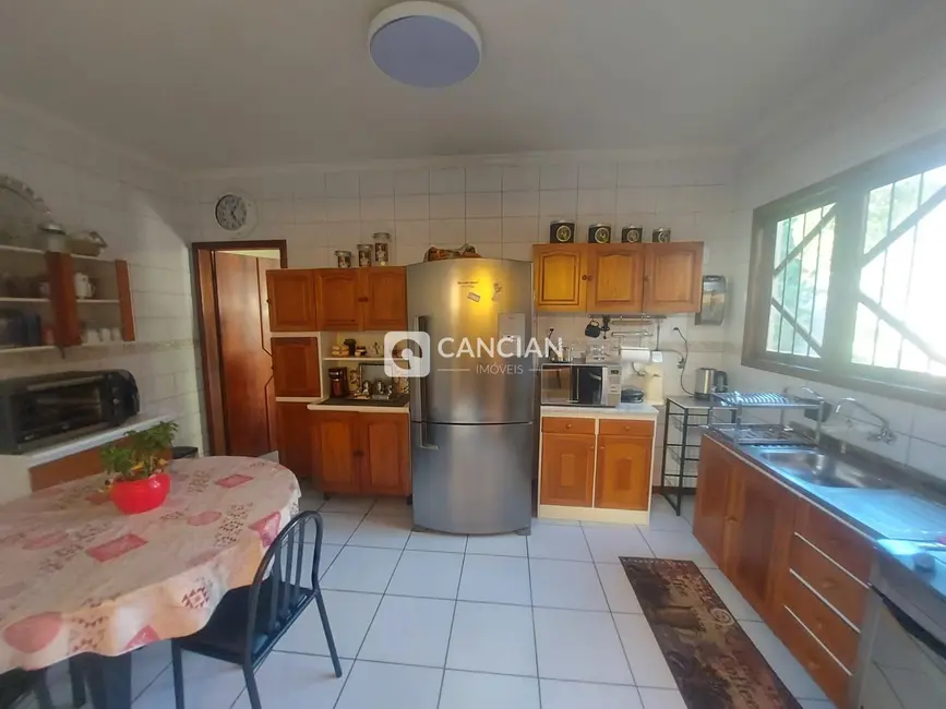 Casa com 4 quartos à venda, 282m2 em Duque de Caxias, Santa Maria - RS - imagem 6 Foto 6 de Casa com 4 quartos à venda, 282m2 em Duque de Caxias, Santa Maria - RS
