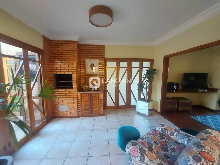 Casa com 4 quartos à venda, 282m2 em Duque de Caxias, Santa Maria - RS - imagem 7 Foto 7 de Casa com 4 quartos à venda, 282m2 em Duque de Caxias, Santa Maria - RS