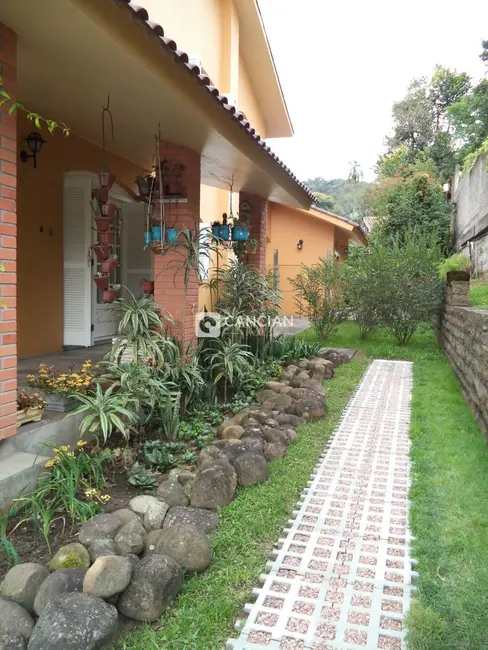 Foto 4 de Casa com 4 quartos à venda, 402m2 em Itararé, Santa Maria - RS