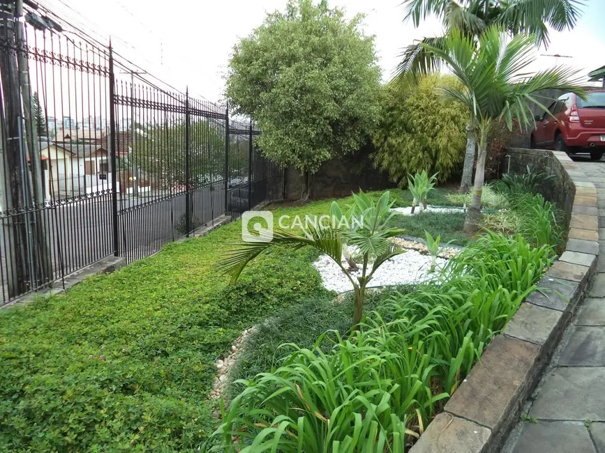 Foto 2 de Casa com 4 quartos à venda, 402m2 em Itararé, Santa Maria - RS