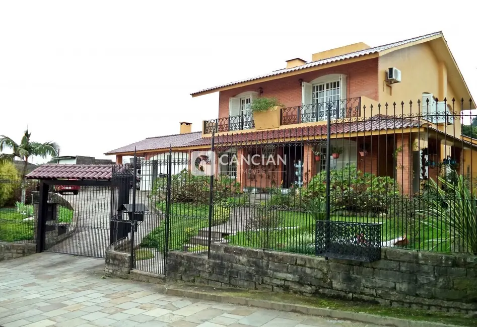 Foto 1 de Casa com 4 quartos à venda, 402m2 em Itararé, Santa Maria - RS