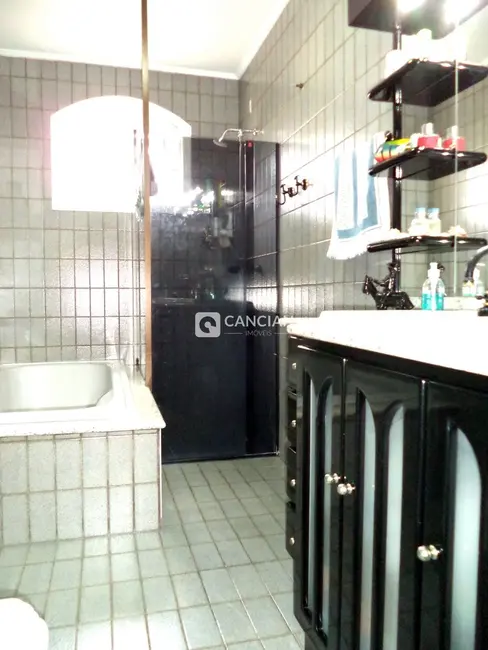 Foto 7 de Casa com 4 quartos à venda, 402m2 em Itararé, Santa Maria - RS