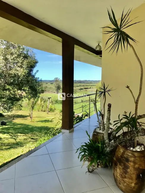 Casa com 4 quartos à venda, 320m2 em Camobi, Santa Maria - RS - imagem 4 Foto 4 de Casa com 4 quartos à venda, 320m2 em Camobi, Santa Maria - RS