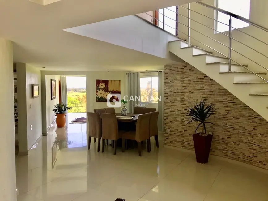 Casa com 4 quartos à venda, 320m2 em Camobi, Santa Maria - RS - imagem 6 Foto 6 de Casa com 4 quartos à venda, 320m2 em Camobi, Santa Maria - RS