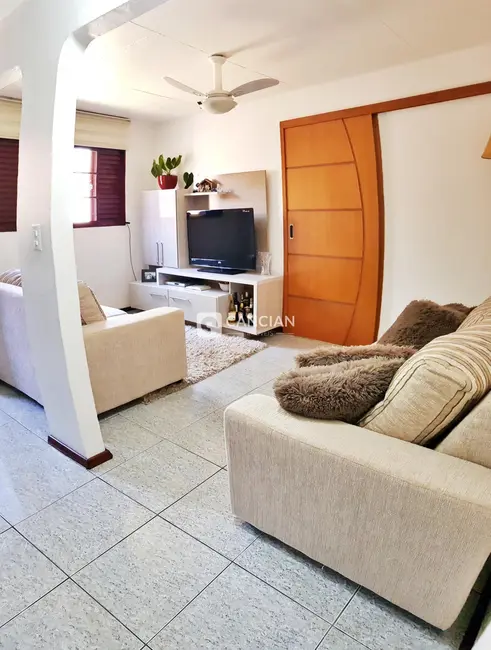 Casa com 2 quartos à venda, 110m2 em Tancredo Neves, Santa Maria - RS - imagem 5 Foto 5 de Casa com 2 quartos à venda, 110m2 em Tancredo Neves, Santa Maria - RS