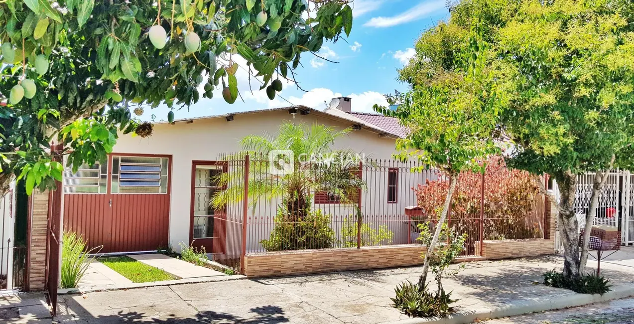 Foto 1 de Casa com 2 quartos à venda, 110m2 em Tancredo Neves, Santa Maria - RS