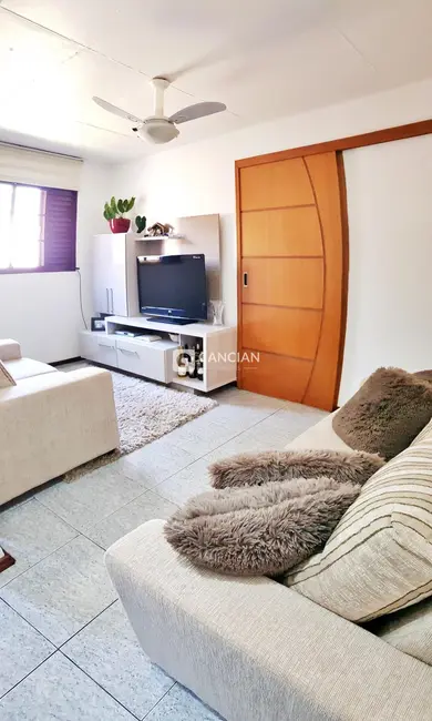 Casa com 2 quartos à venda, 110m2 em Tancredo Neves, Santa Maria - RS - imagem 4 Foto 4 de Casa com 2 quartos à venda, 110m2 em Tancredo Neves, Santa Maria - RS