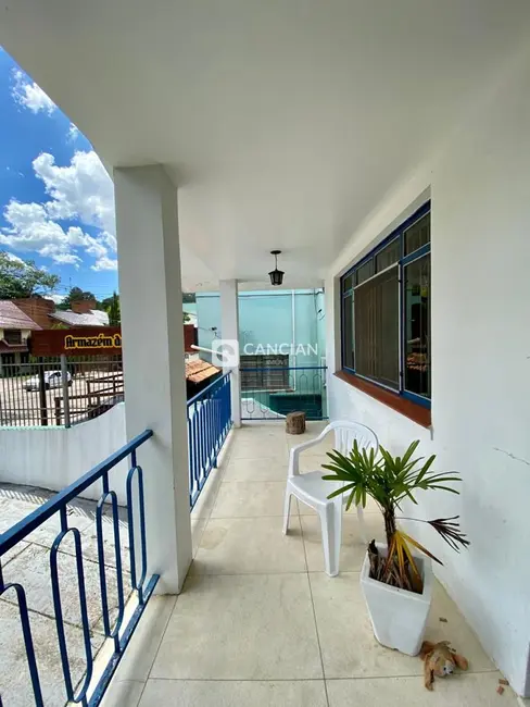 Casa com 6 quartos à venda, 368m2 em Nossa Senhora de Lourdes, Santa Maria - RS - imagem 3 Foto 3 de Casa com 6 quartos à venda, 368m2 em Nossa Senhora de Lourdes, Santa Maria - RS