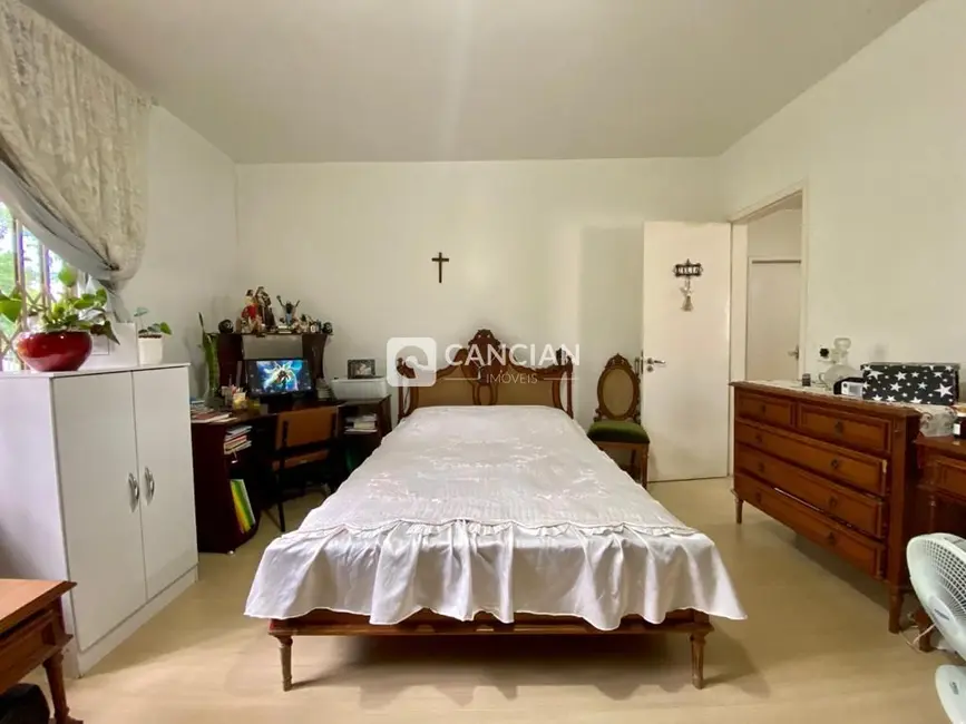 Casa com 6 quartos à venda, 368m2 em Nossa Senhora de Lourdes, Santa Maria - RS - imagem 8 Foto 8 de Casa com 6 quartos à venda, 368m2 em Nossa Senhora de Lourdes, Santa Maria - RS