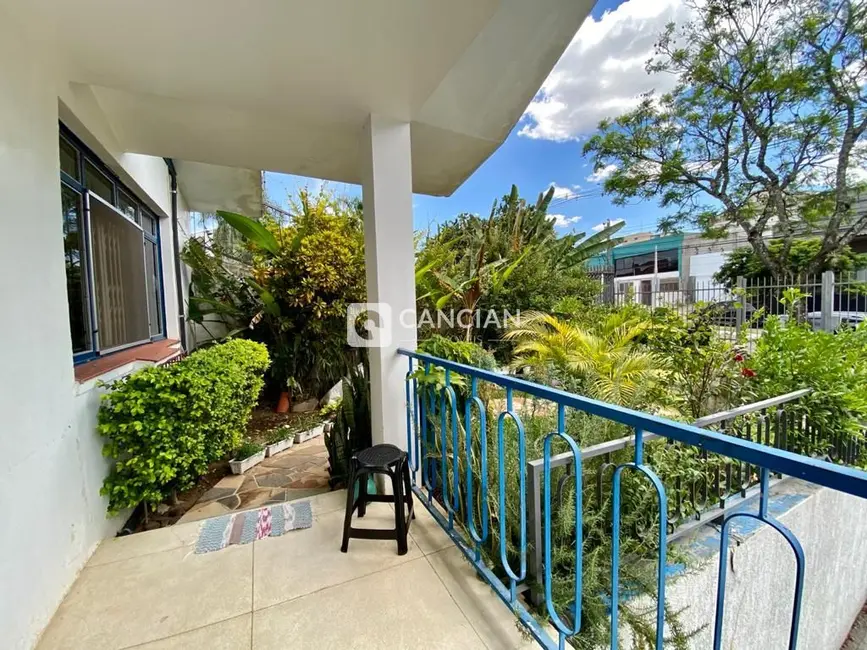 Foto 2 de Casa com 6 quartos à venda, 368m2 em Nossa Senhora de Lourdes, Santa Maria - RS