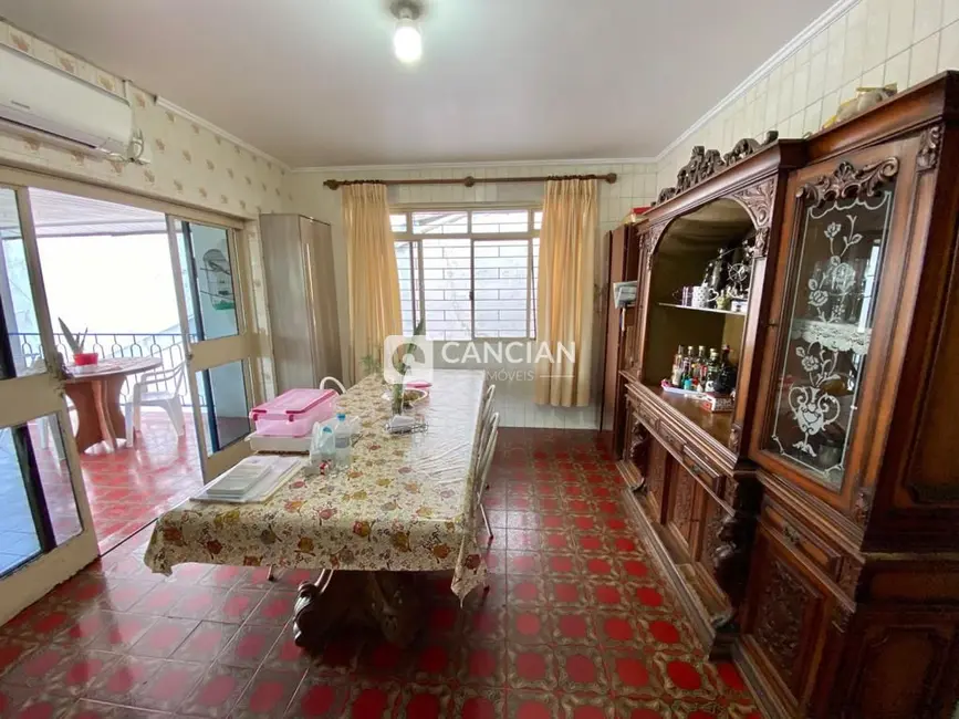Casa com 6 quartos à venda, 368m2 em Nossa Senhora de Lourdes, Santa Maria - RS - imagem 6 Foto 6 de Casa com 6 quartos à venda, 368m2 em Nossa Senhora de Lourdes, Santa Maria - RS