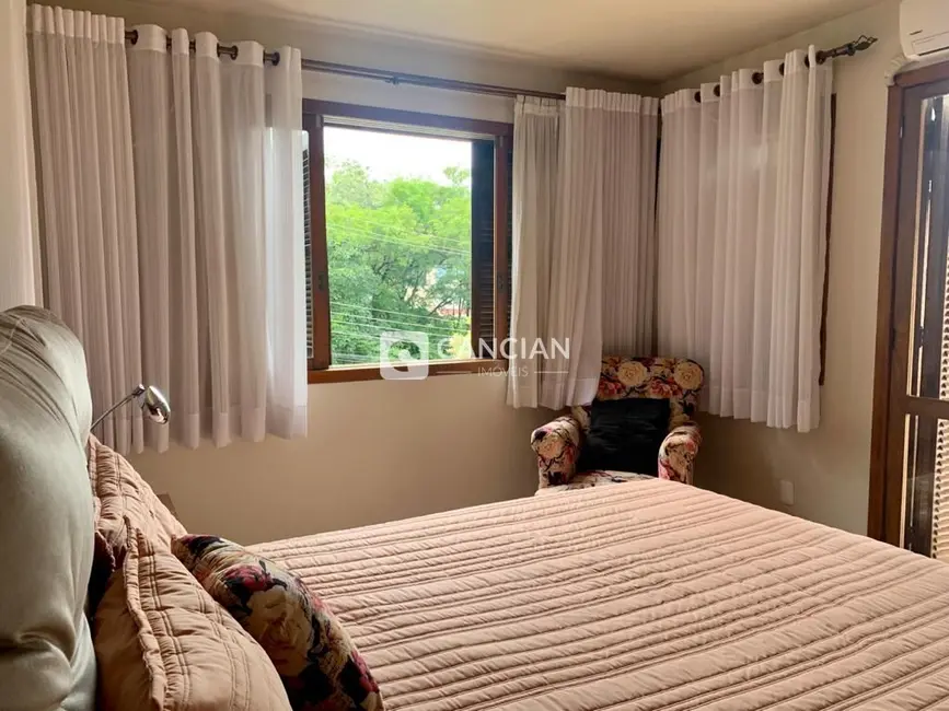 Casa com 4 quartos à venda, 365m2 em Nossa Senhora de Lourdes, Santa Maria - RS - imagem 8 Foto 8 de Casa com 4 quartos à venda, 365m2 em Nossa Senhora de Lourdes, Santa Maria - RS