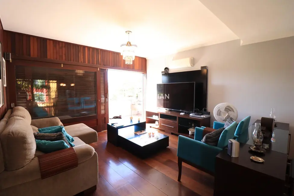 Casa com 3 quartos à venda, 450m2 em Nossa Senhora de Lourdes, Santa Maria - RS - imagem 5 Foto 5 de Casa com 3 quartos à venda, 450m2 em Nossa Senhora de Lourdes, Santa Maria - RS