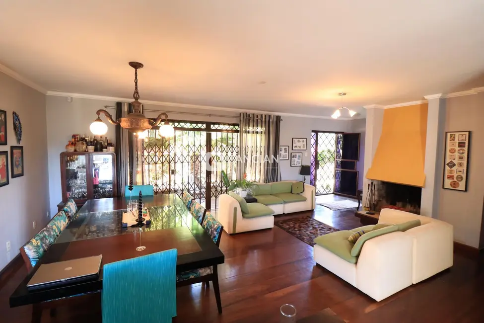 Casa com 3 quartos à venda, 450m2 em Nossa Senhora de Lourdes, Santa Maria - RS - imagem 3 Foto 3 de Casa com 3 quartos à venda, 450m2 em Nossa Senhora de Lourdes, Santa Maria - RS