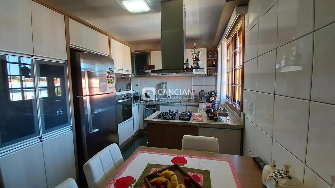 Casa com 3 quartos à venda, 285m2 em São José, Santa Maria - RS - imagem 9 Foto 9 de Casa com 3 quartos à venda, 285m2 em São José, Santa Maria - RS