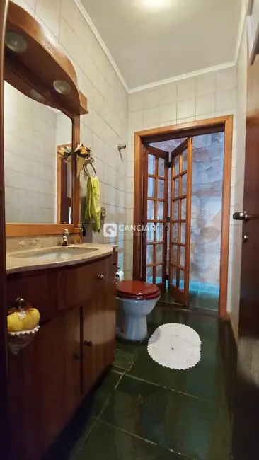 Casa com 3 quartos à venda, 285m2 em São José, Santa Maria - RS - imagem 8 Foto 8 de Casa com 3 quartos à venda, 285m2 em São José, Santa Maria - RS