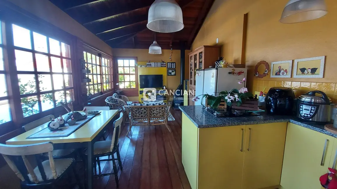 Casa com 3 quartos à venda, 285m2 em São José, Santa Maria - RS - imagem 6 Foto 6 de Casa com 3 quartos à venda, 285m2 em São José, Santa Maria - RS