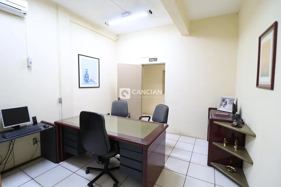 Foto 3 de Sala Comercial com 4 quartos para alugar, 385m2 em Nossa Senhora Medianeira, Santa Maria - RS