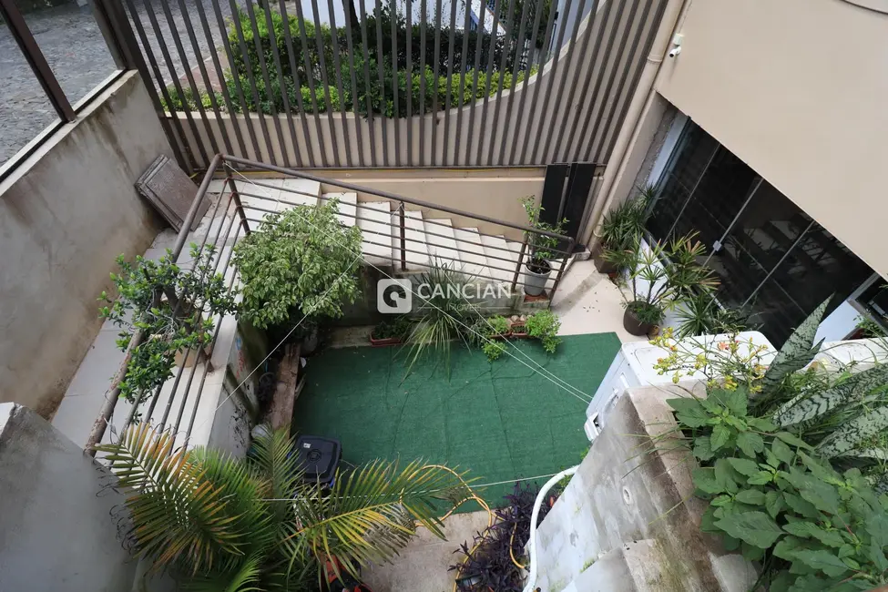 Foto 3 de Prédio Inteiro com 4 quartos à venda, 380m2 em Nossa Senhora de Lourdes, Santa Maria - RS