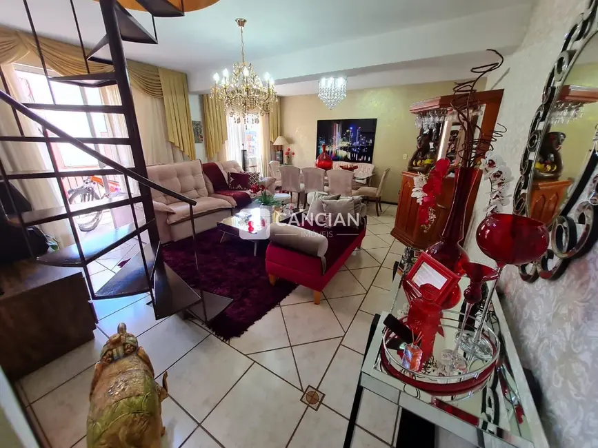 Foto 2 de Cobertura com 3 quartos à venda, 153m2 em Nossa Senhora de Fátima, Santa Maria - RS