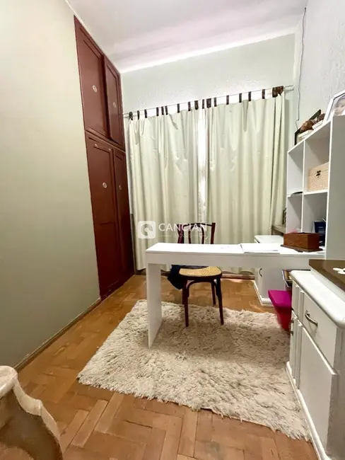 Casa com 4 quartos à venda, 212m2 em Centro, Santa Maria - RS - imagem 7 Foto 7 de Casa com 4 quartos à venda, 212m2 em Centro, Santa Maria - RS