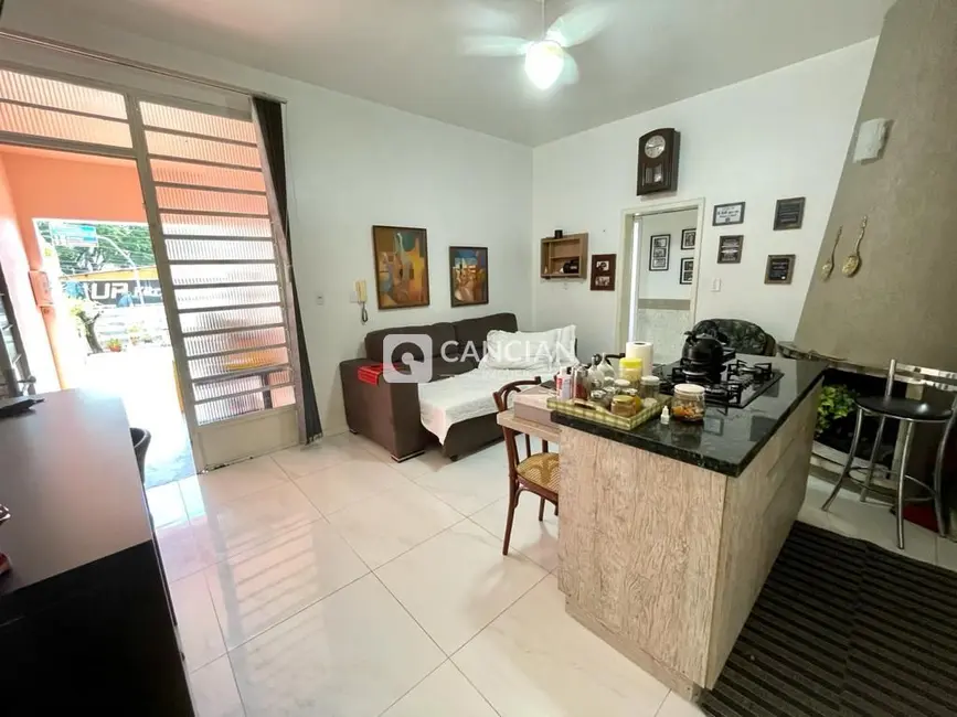 Casa com 4 quartos à venda, 212m2 em Centro, Santa Maria - RS - imagem 6 Foto 6 de Casa com 4 quartos à venda, 212m2 em Centro, Santa Maria - RS