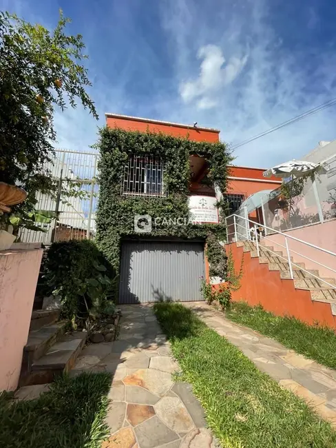 Casa com 4 quartos à venda, 212m2 em Centro, Santa Maria - RS - imagem 3 Foto 3 de Casa com 4 quartos à venda, 212m2 em Centro, Santa Maria - RS