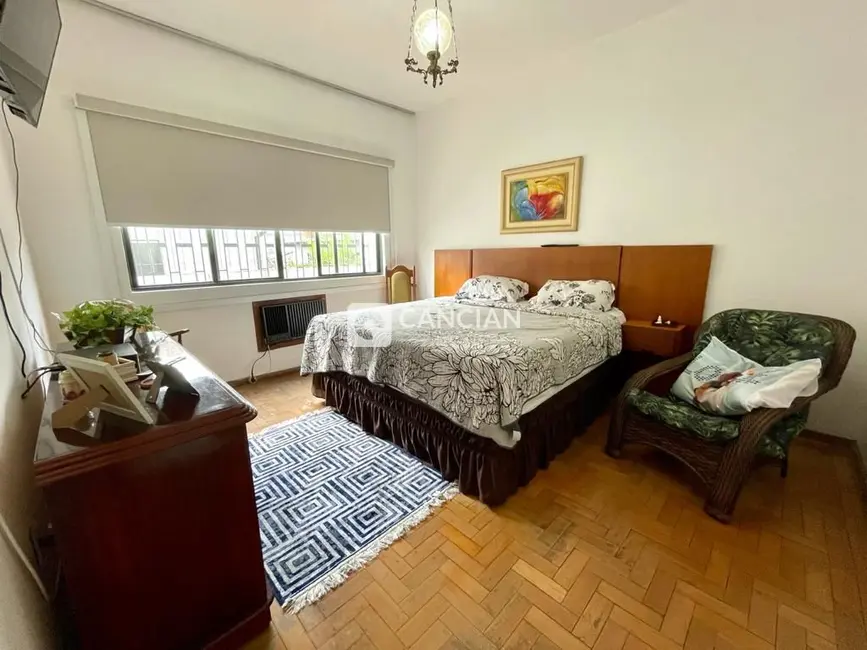 Casa com 4 quartos à venda, 212m2 em Centro, Santa Maria - RS - imagem 9 Foto 9 de Casa com 4 quartos à venda, 212m2 em Centro, Santa Maria - RS
