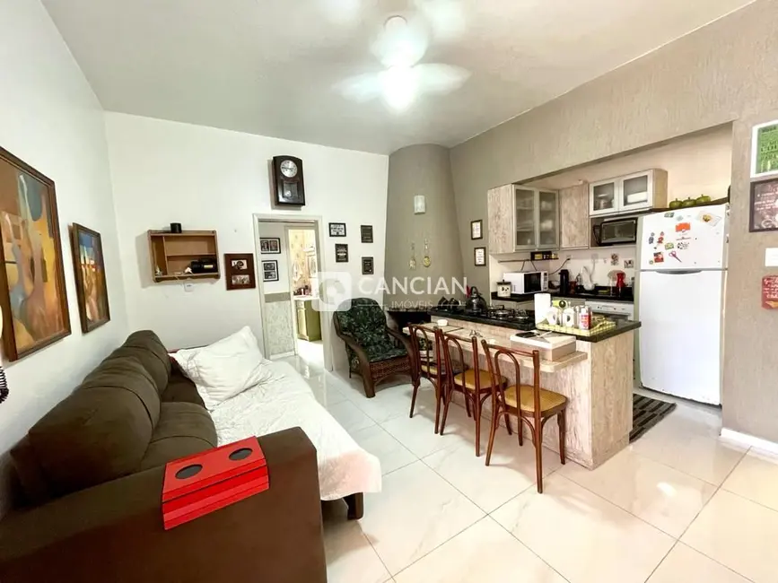 Casa com 4 quartos à venda, 212m2 em Centro, Santa Maria - RS - imagem 4 Foto 4 de Casa com 4 quartos à venda, 212m2 em Centro, Santa Maria - RS