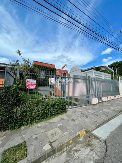 Foto 2 de Casa com 4 quartos à venda, 212m2 em Centro, Santa Maria - RS