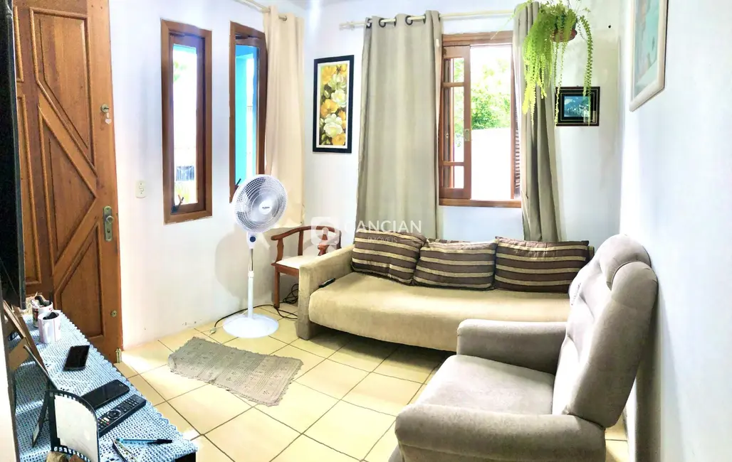 Foto 2 de Casa com 5 quartos à venda, 140m2 em Pé de Plátano, Santa Maria - RS