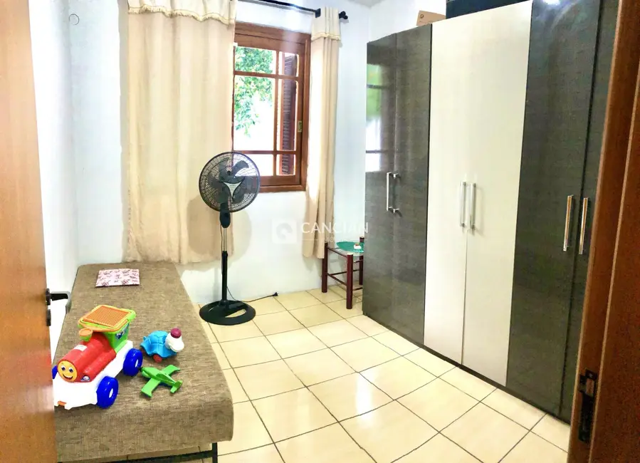 Casa com 5 quartos à venda, 140m2 em Pé de Plátano, Santa Maria - RS - imagem 4 Foto 4 de Casa com 5 quartos à venda, 140m2 em Pé de Plátano, Santa Maria - RS