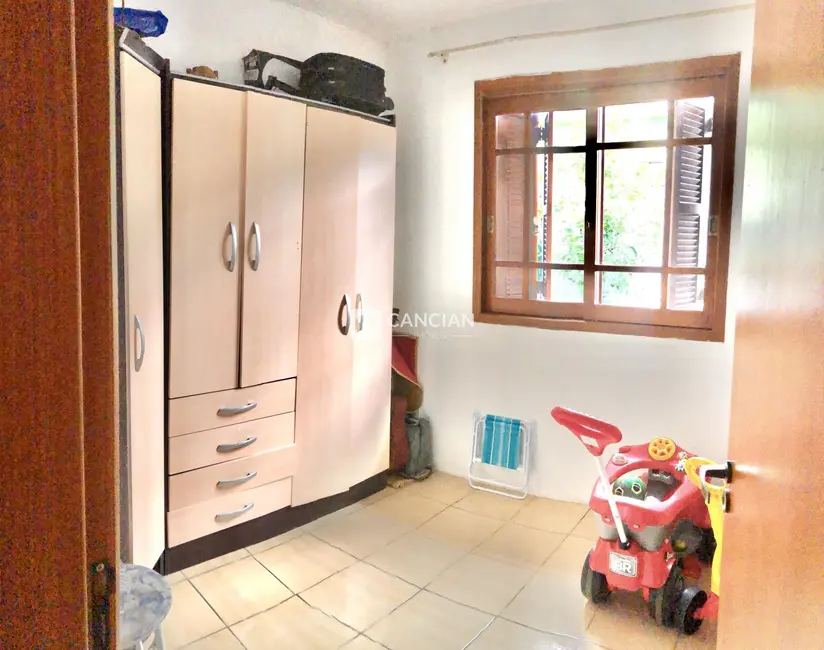 Casa com 5 quartos à venda, 140m2 em Pé de Plátano, Santa Maria - RS - imagem 6 Foto 6 de Casa com 5 quartos à venda, 140m2 em Pé de Plátano, Santa Maria - RS