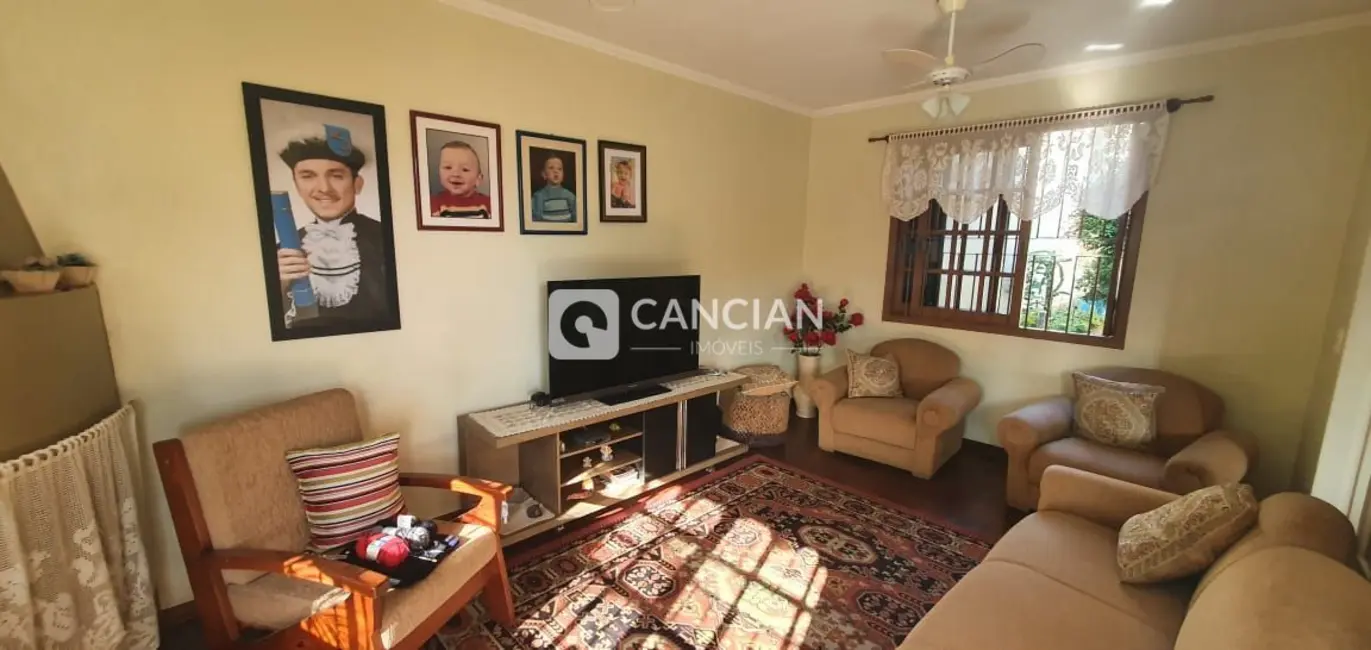 Casa com 4 quartos à venda, 161m2 em São José, Santa Maria - RS - imagem 3 Foto 3 de Casa com 4 quartos à venda, 161m2 em São José, Santa Maria - RS