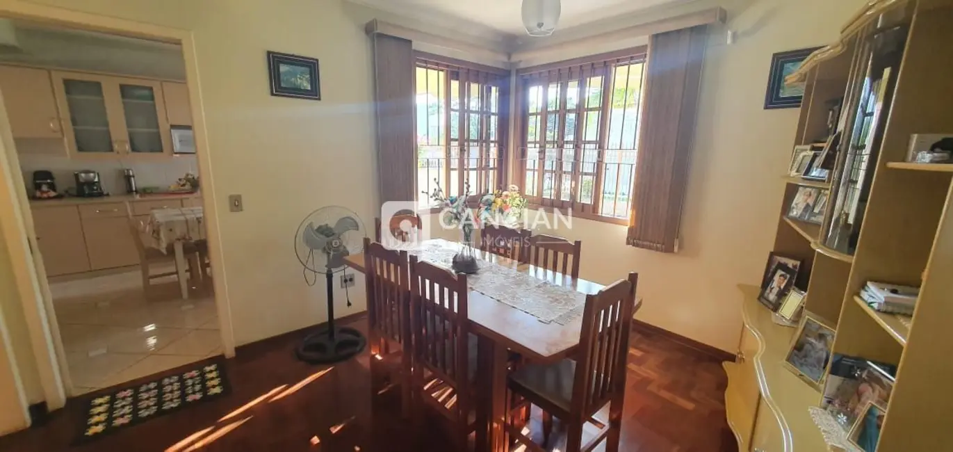 Casa com 4 quartos à venda, 161m2 em São José, Santa Maria - RS - imagem 4 Foto 4 de Casa com 4 quartos à venda, 161m2 em São José, Santa Maria - RS