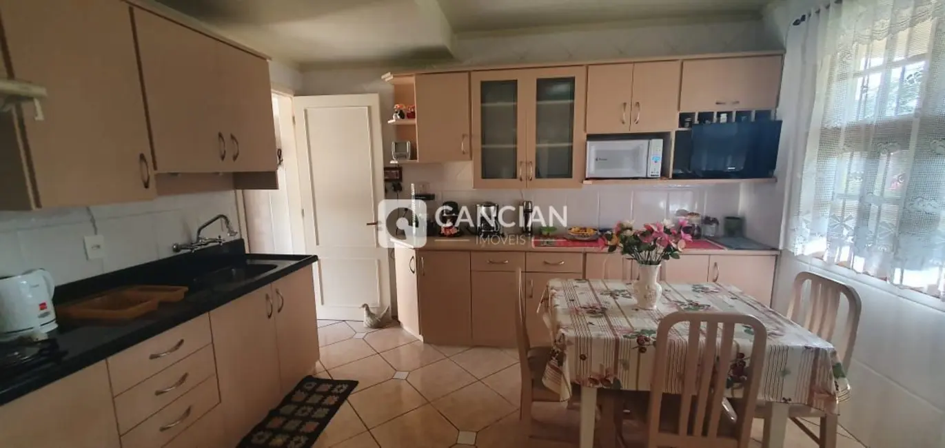 Casa com 4 quartos à venda, 161m2 em São José, Santa Maria - RS - imagem 5 Foto 5 de Casa com 4 quartos à venda, 161m2 em São José, Santa Maria - RS