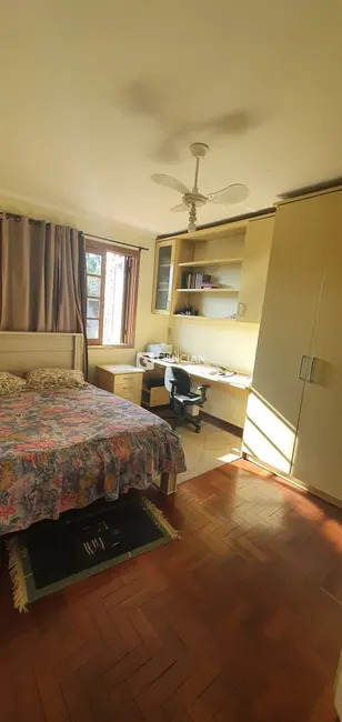 Casa com 4 quartos à venda, 161m2 em São José, Santa Maria - RS - imagem 9 Foto 9 de Casa com 4 quartos à venda, 161m2 em São José, Santa Maria - RS