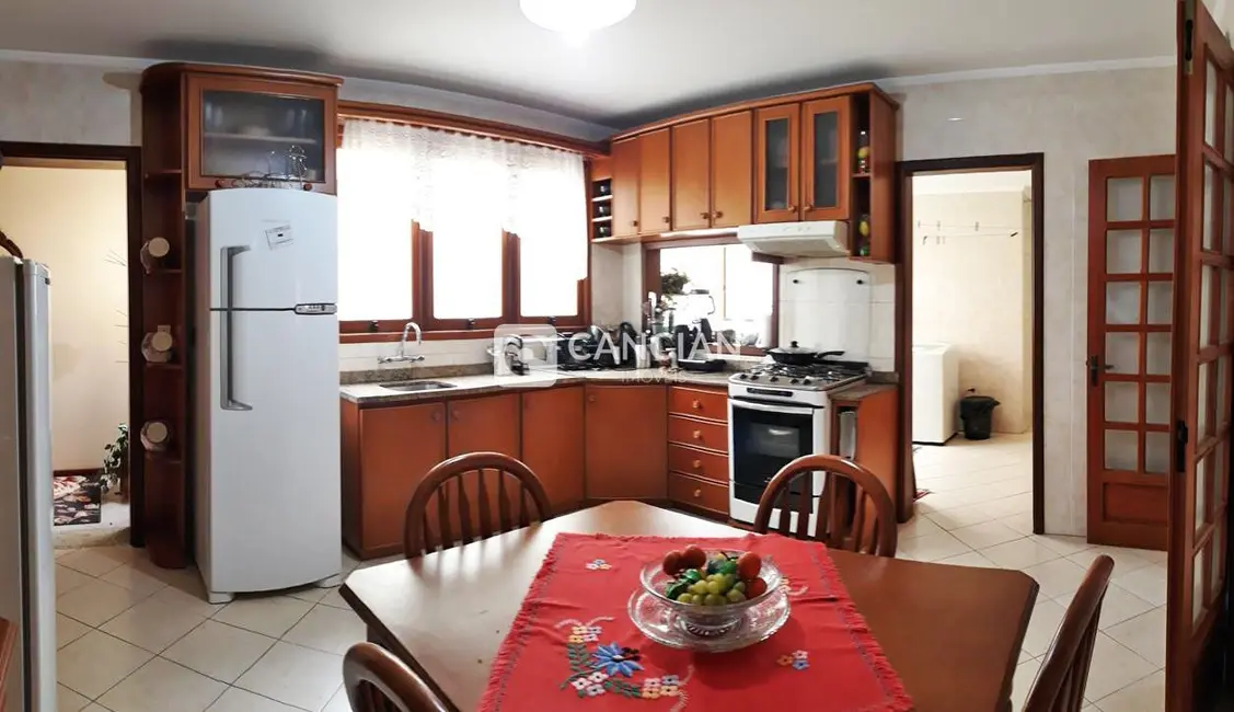 Foto 9 de Apartamento com 3 quartos à venda, 226m2 em Nossa Senhora Medianeira, Santa Maria - RS