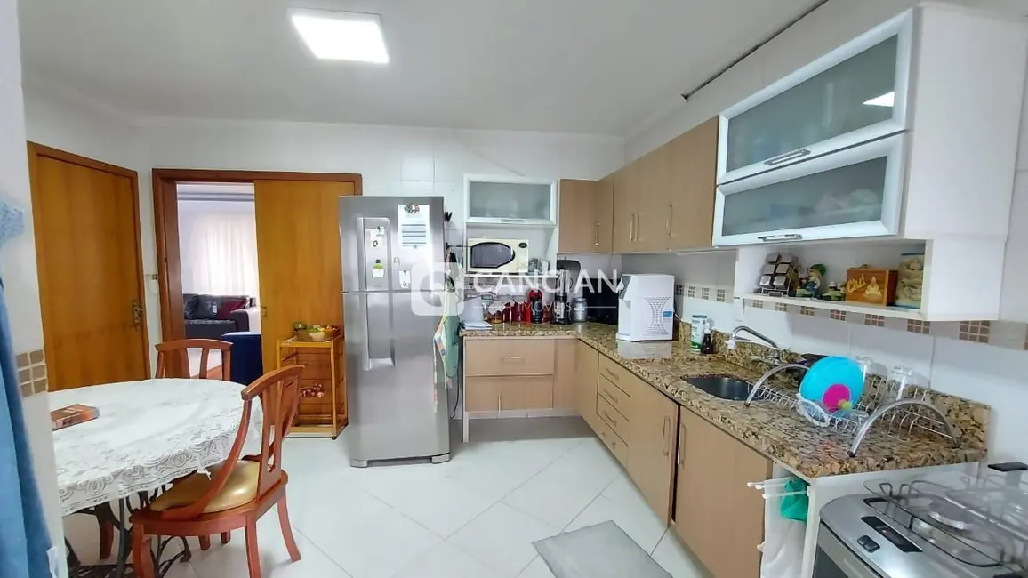 Foto 7 de Apartamento com 3 quartos à venda, 146m2 em Nossa Senhora Medianeira, Santa Maria - RS