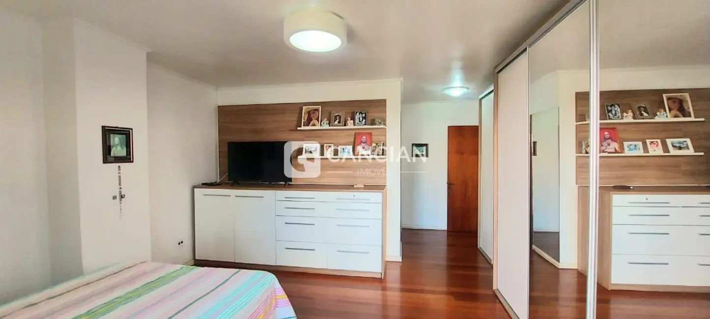 Casa com 5 quartos para alugar, 311m2 em Nossa Senhora de Lourdes, Santa Maria - RS - imagem 8 Foto 8 de Casa com 5 quartos para alugar, 311m2 em Nossa Senhora de Lourdes, Santa Maria - RS