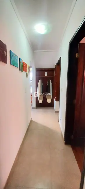 Casa com 5 quartos para alugar, 311m2 em Nossa Senhora de Lourdes, Santa Maria - RS - imagem 7 Foto 7 de Casa com 5 quartos para alugar, 311m2 em Nossa Senhora de Lourdes, Santa Maria - RS