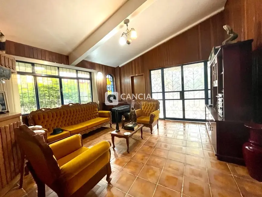 Casa com 3 quartos à venda, 500m2 em Tomazetti, Santa Maria - RS - imagem 8 Foto 8 de Casa com 3 quartos à venda, 500m2 em Tomazetti, Santa Maria - RS
