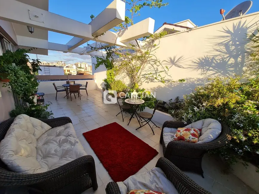 Foto 2 de Cobertura com 3 quartos à venda, 192m2 em Patronato, Santa Maria - RS