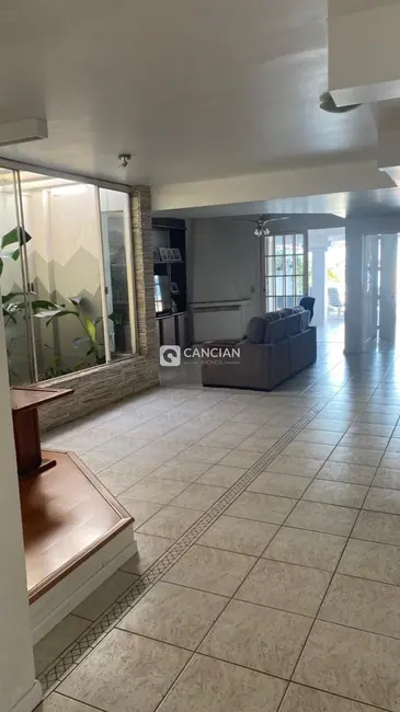 Casa com 4 quartos à venda, 354m2 em Nossa Senhora de Lourdes, Santa Maria - RS - imagem 4 Foto 4 de Casa com 4 quartos à venda, 354m2 em Nossa Senhora de Lourdes, Santa Maria - RS