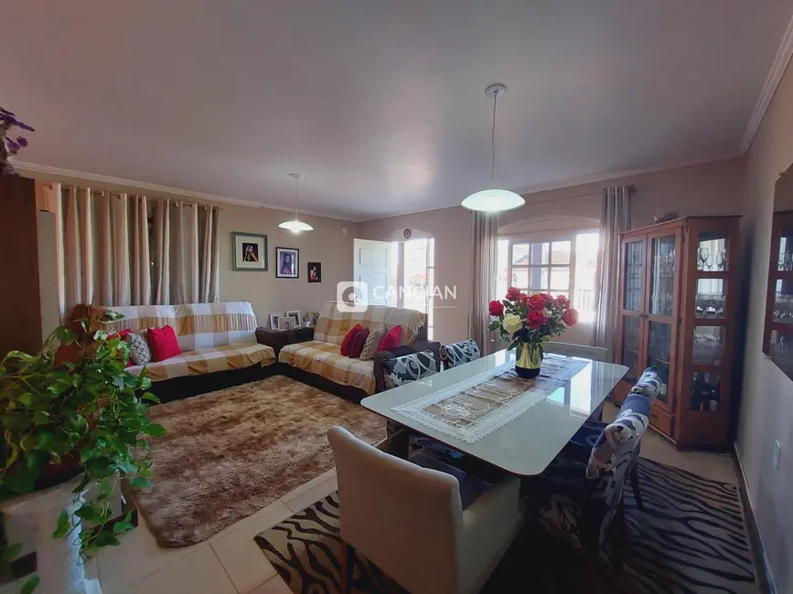 Casa com 4 quartos à venda, 214m2 em Camobi, Santa Maria - RS - imagem 4 Foto 4 de Casa com 4 quartos à venda, 214m2 em Camobi, Santa Maria - RS