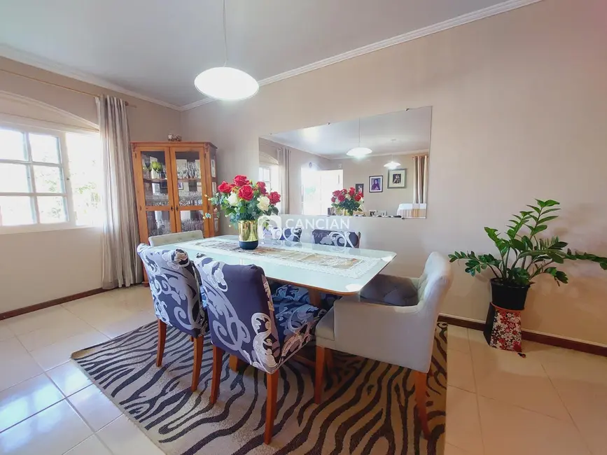 Casa com 4 quartos à venda, 214m2 em Camobi, Santa Maria - RS - imagem 5 Foto 5 de Casa com 4 quartos à venda, 214m2 em Camobi, Santa Maria - RS