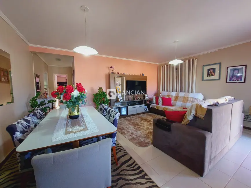 Casa com 4 quartos à venda, 214m2 em Camobi, Santa Maria - RS - imagem 3 Foto 3 de Casa com 4 quartos à venda, 214m2 em Camobi, Santa Maria - RS